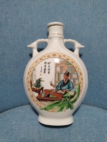 特质三鞭酒瓶一个，图案漂亮，少见