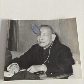 老照片 新华社记者钱嗣杰摄 中国共产党召开十一届三中全会17X10厘米(原版新闻照片展览)
