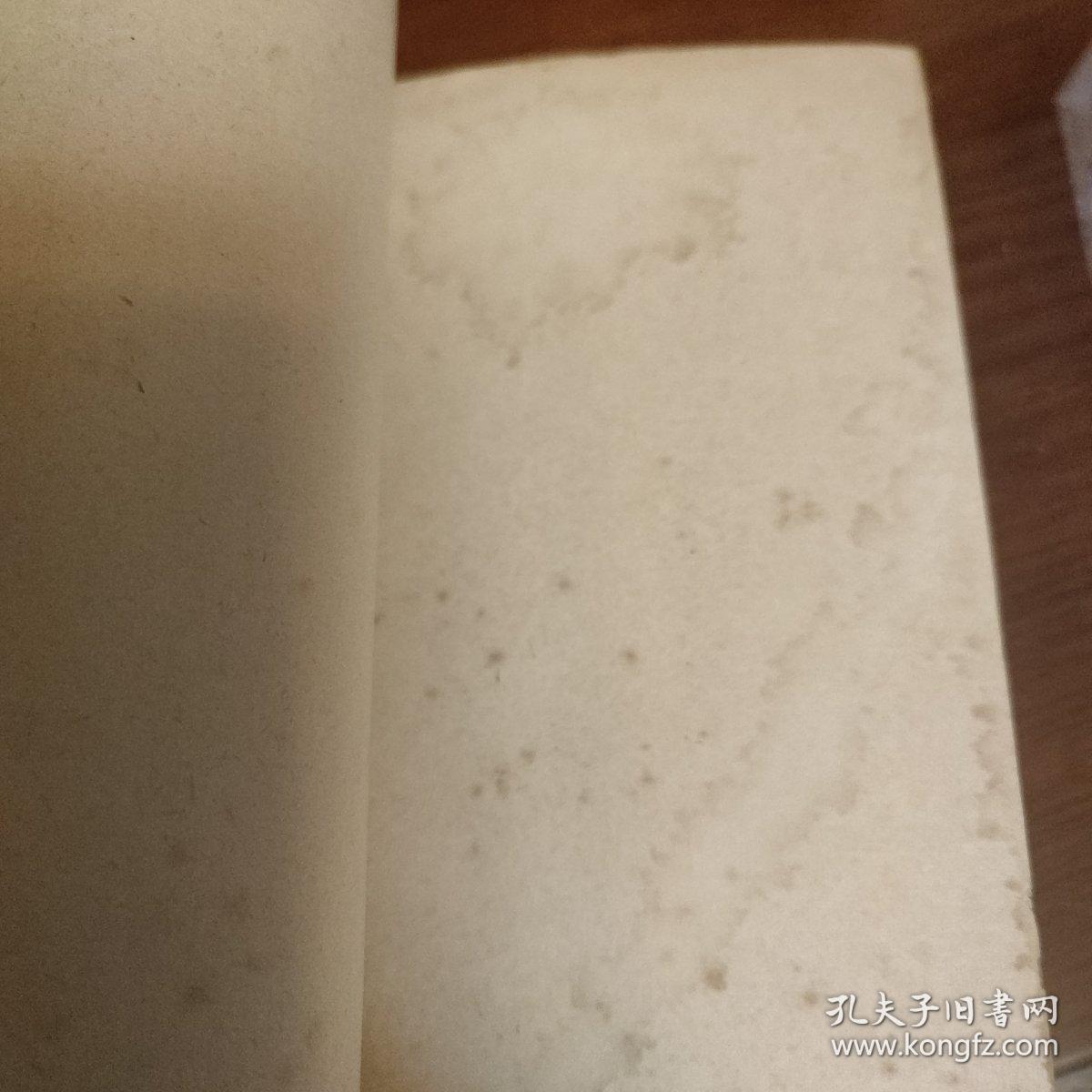 《诗文声律论稿》是启功先生的一本专讲古典诗词、曲文之声调，尤其是律调法则的知识性普及读物。本文所要探索的是古典诗、词、曲、骈文、韵文、散文等文体中的声调特别是律调的法则。