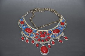铜景泰蓝镶嵌宝石项链摆件 尺寸：长16厘米 高17厘米 重121克
