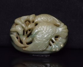 翡翠 海东青 规格： 5.5×3.7×1.3厘米，重 40克 雕工考究，画面十足，局部沁色迷人！抹翠绿色，包浆皮壳一流，值得收藏！
