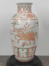 釉上彩花瓶一个，保存完整，收藏佳品。