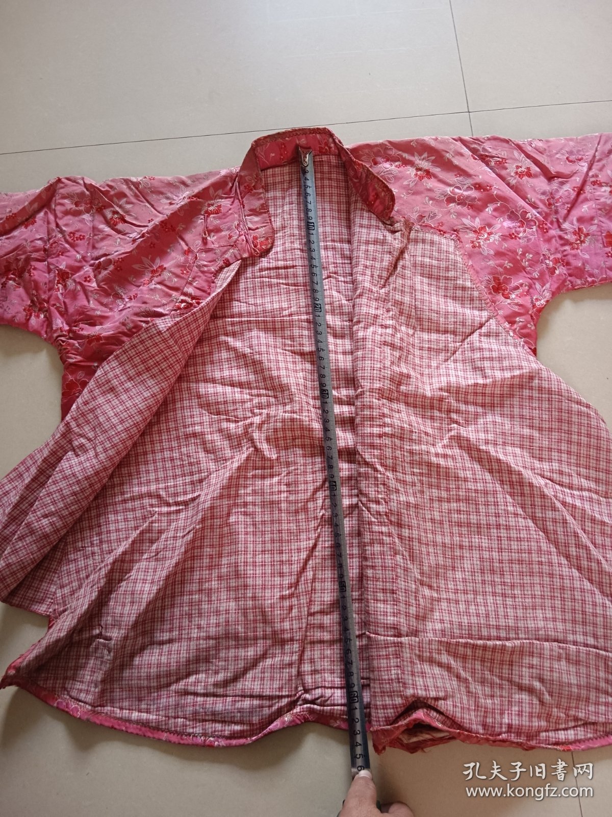 手工缝制老搭襟花袄 老褂子 图六肩下有磨残 图七衣襟下有几处磨残 衣领磨损，图九背面一处破损收藏摆件道具不保合身