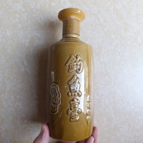 钓鱼台国宾馆监管五十周年特制（空酒瓶）
