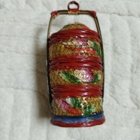 传统竹编手工迷你型三层小花篮。