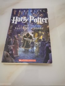 Harry Potter and the Sorcerer's Stone (Harry Potter Series, Book 1)