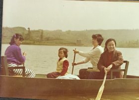 《彩色照片》（船上的温馨）