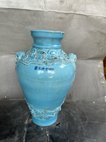 蓝釉堆花花瓶