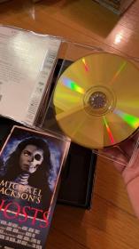 迈克尔杰克逊 2碟其中一个金碟+录像带