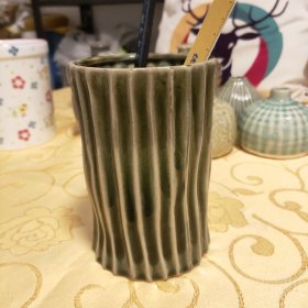 手工艺陶瓷笔筒花插绿色不规则造型古朴典雅流露自然痕迹