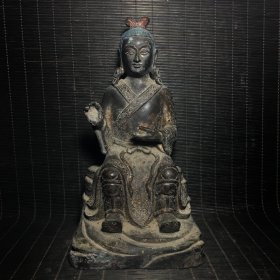 铜佛像，高23厘米，宽12厘米，重1820克