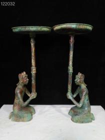 珍藏汉代铜铭文灯具
《羽人灯一对》造型夸张·大耳出颠·双手捧着灯盘