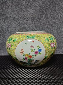 粉彩开窗蝶恋花纹笔洗