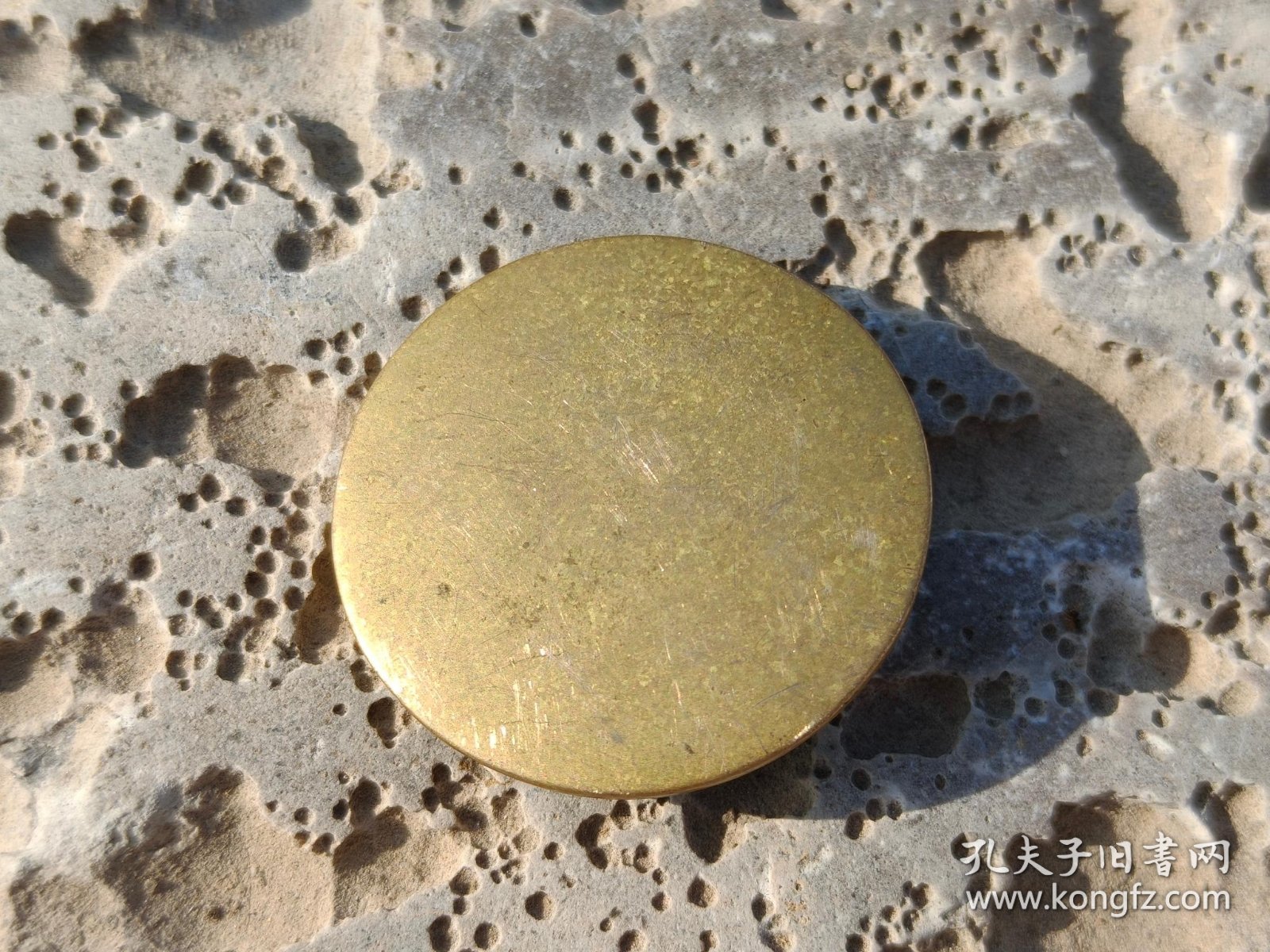 清代，四季平安小铜镜一枚，铜质厚重，包浆自然，字口清晰，版面完整，背面光滑平整，全品无瑕疵，包老保真，收藏使用佳品。直径3.5cm[玫瑰][玫瑰]