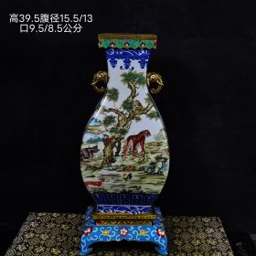 旧藏大清乾隆年制十二生肖赏瓶，器型漂亮，画工精美，品相完整