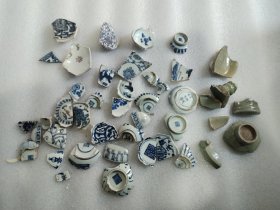 宋明清龙泉青花老瓷片标本，包老大开门，品相如图请自鉴，有三十几片，通走包邮，喜欢的朋友来结缘。