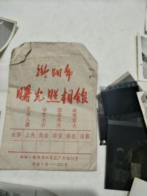 六，七十年代湖南衡阳市第二邮政信箱孟先生一家生活黑白照29张，底片5张。国营韶山摄影部邮挂封带毛主席语录。