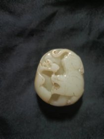 青白玉虎挂件