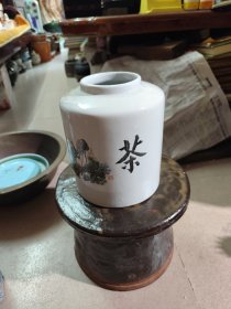 996.1984年广东大埔高陂瓷茶叶罐。