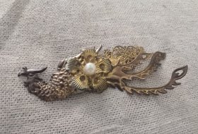 带珍珠的鎏金的金凤凰