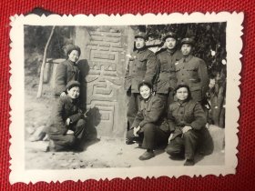 60-70年代男女军人在宜兴“善卷洞”合影老照片