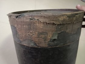 民国老帽盒 直径34.5高33.5 盒身两处小残洞图三四 ，图九老粘纸不是残