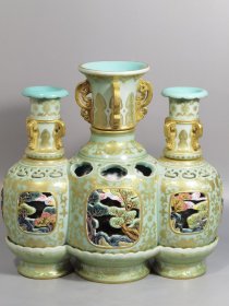 清乾隆 御製洋彩粉青地描金内狩猎图三元转旖瓶
