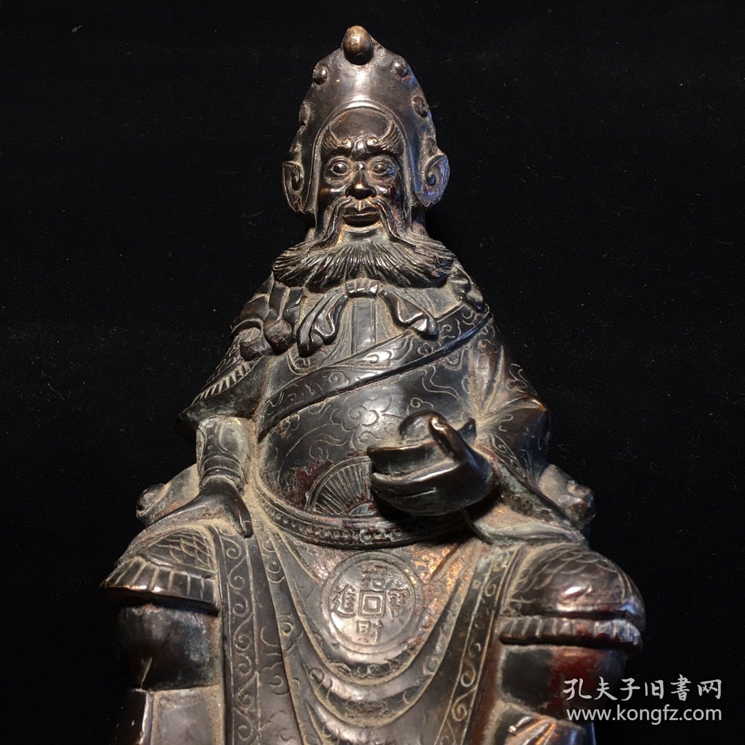 纯铜佛像，高28厘米，宽17厘米，重3310克，