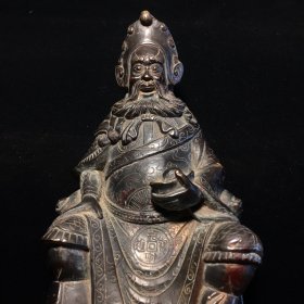 纯铜佛像，高28厘米，宽17厘米，重3310克，