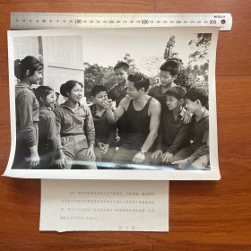 超大尺寸：1979年，广东江门市业余体校体操班，功勋教练员熊恒