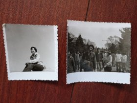 80~90年代老照片，吉林女青年至中年系列之十九(中年)，吉林市江北公园母子留影照两张，