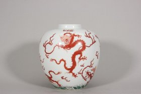 清雍正矾红海水龙纹罐