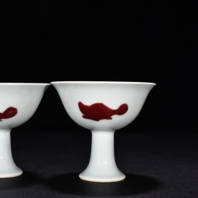 旧藏 明宣德釉里红三鱼高足杯 高9.2厘米 宽10.2厘米