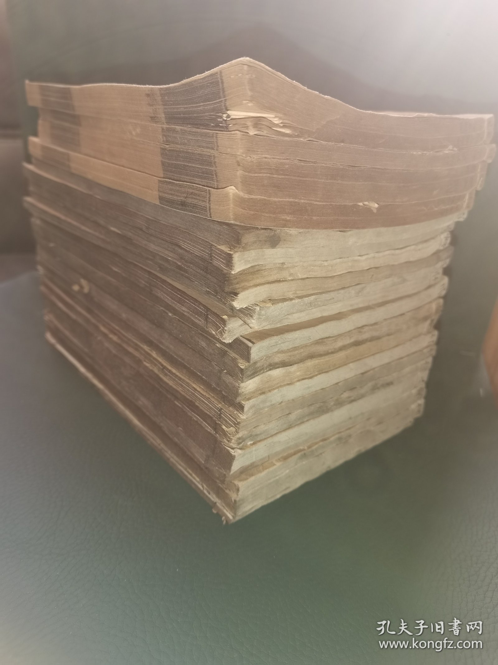一线收货：潛齋醫學樷書十四種《王氏医案续编八卷》‌《重庆堂随笔上下卷》《医砭》《言医》《愿体医话》《古今医案按选四卷（有三本合订本）陈念祖〈急救異痧經騐奇方〉〈瘟疫明辨〉〈十乐神书注解〉〈时方歌括上下卷〈张景岳新方砭4卷〉陈修园〈金匮方歌括6卷〈金匮要略淺注5卷〉〈时方妙用4卷〉张诞先〈伤寒舌鉴.眼科捷径〉〈喉证要旨〈霍乱论〉〈吊脚痧方论〉〈急校精症要法〉其中一本段线，共24本（请看详细描述）
