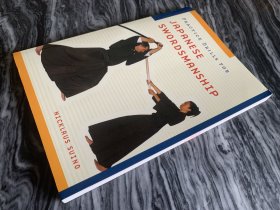 《居合道距离感练习手册》全新英文原版。全书103页，几百幅居合剑道格斗图。此书不退，不换，不议价，所见就是所得