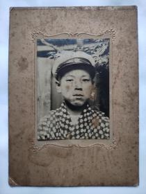 二战时期日本老照片 昭和时期日本老照片 日本侵华时期老照片 日本民俗老照片 侵华时期日本青年照片 昭和时期日本青年照片 日本小孩 相框长18厘米，宽13厘米