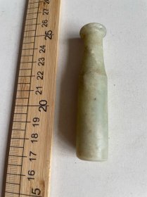 老旧玉烟嘴、玉质应该是和田玉的、未使用、但应是很老的东西、如图自鉴