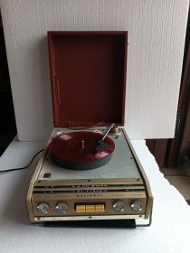 下乡收到进口留声机，品相如图，正常使用，