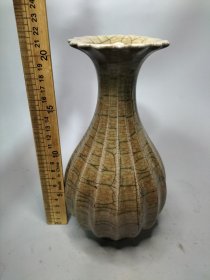 哥窑花口玉壶春