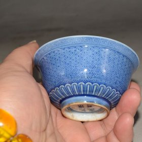 霁蓝釉回纹雕小茶杯