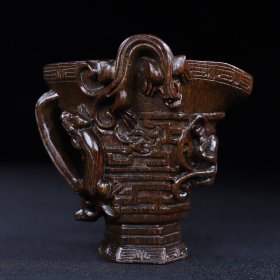 牛角螭龙杯，长12厘米宽9.2厘米高11厘米，重340克