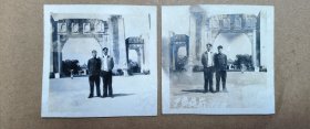 50年代 黑白老照片一组两张 广州黄花岗 大门前合影留念