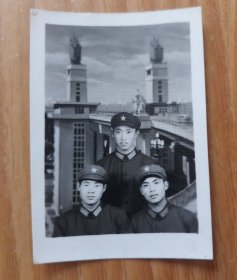 军人照片（三战友）布景南京长江大桥