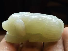 老和田玉卧犬（握权在手）把件