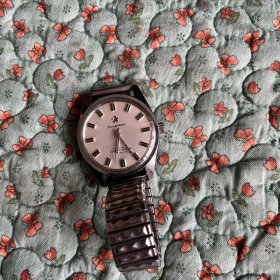 上海梅花牌机械手表 侏正常使用，品佳，(宝石花，半钢，防震，上海手表二厂)
