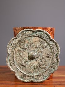 珍藏收出土老铜镜 官製镜 神鸟丹凤朝阳 青铜镜 浮雕纹饰 造型独特 
直径13厘米净重300克