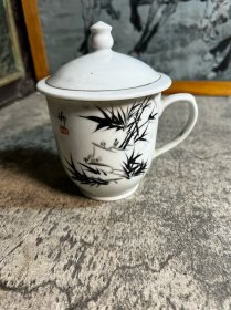 80年代，景德镇手绘黑竹茶杯一只