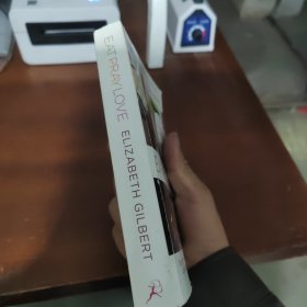 Eat, Pray, Love (Film Tie-In Edition)一辈子做女孩 英文原版