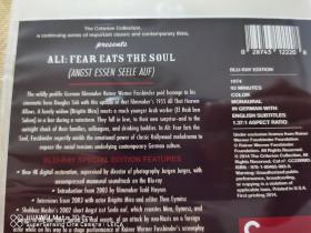 【近全新盒装蓝光光碟】：ALI:FEAR EATS THE SOUL 阿里：恐惧吞噬灵魂。。（1974年电影）蓝光高清CC收藏版。