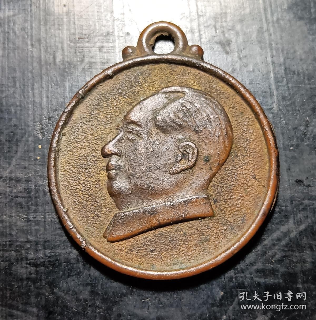 挂件证章毛主席像章，双面像